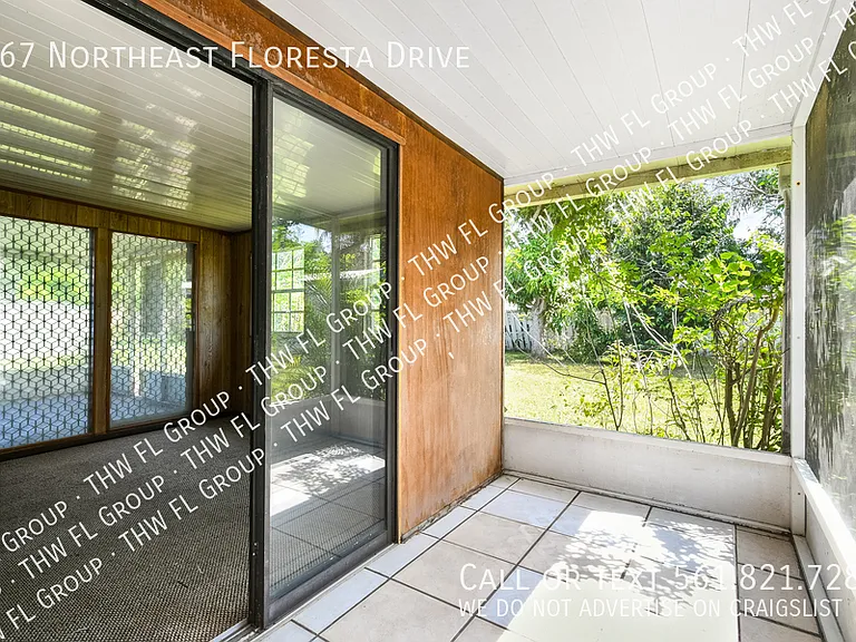 267 NE Floresta Dr — Photo 12