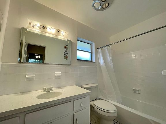 4th image of 5400 Hollywood Blvd APT 15