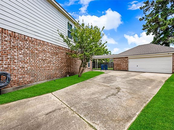 4th image of 28507 Chateau Springs Ct