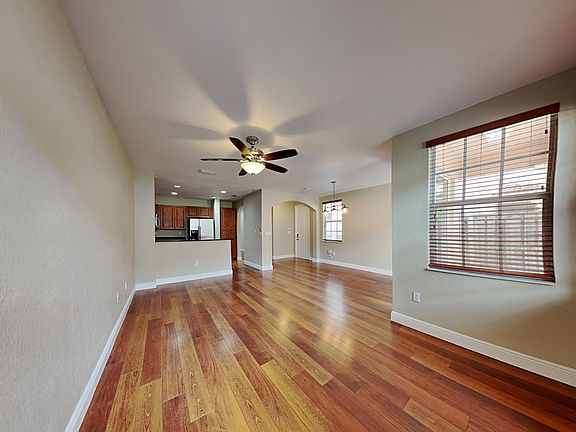 4th image of 221 Las Brisas Cir