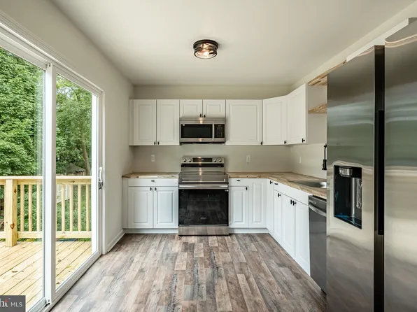 48 N Canal St, Leesport, PA 19533