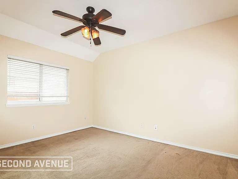 5945 Sutherland Dr — Photo 16