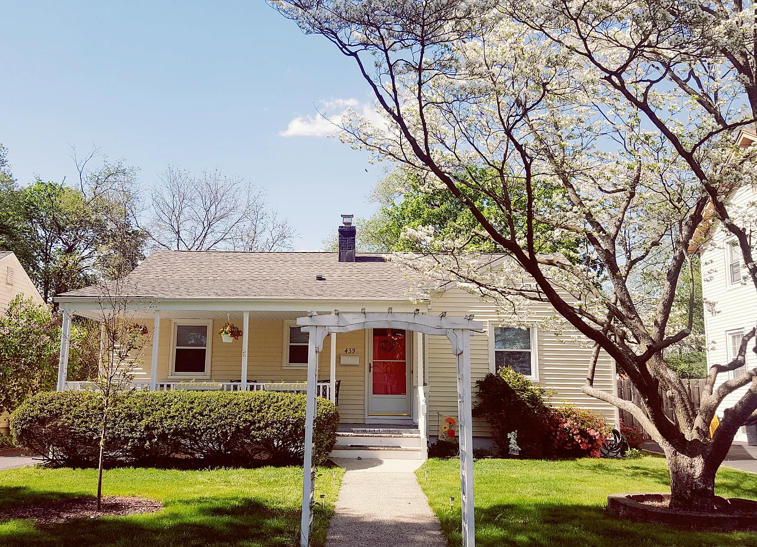 439 Runyon Ave photo 1