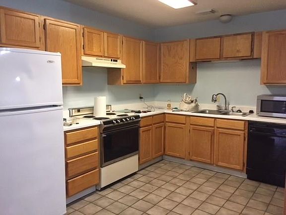 3rd image of 11919 Averett Ct