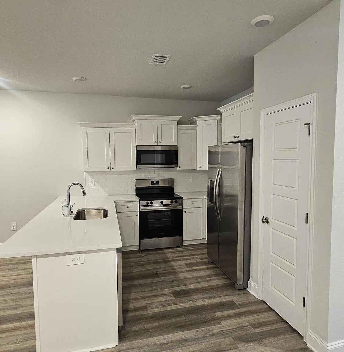 3 bed, 2.5 bath, 1557 sqft, $1,850 — Photo 4