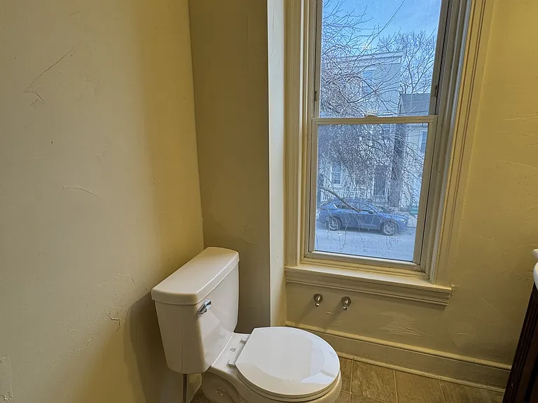 545 W Philadelphia St #B — Photo 9