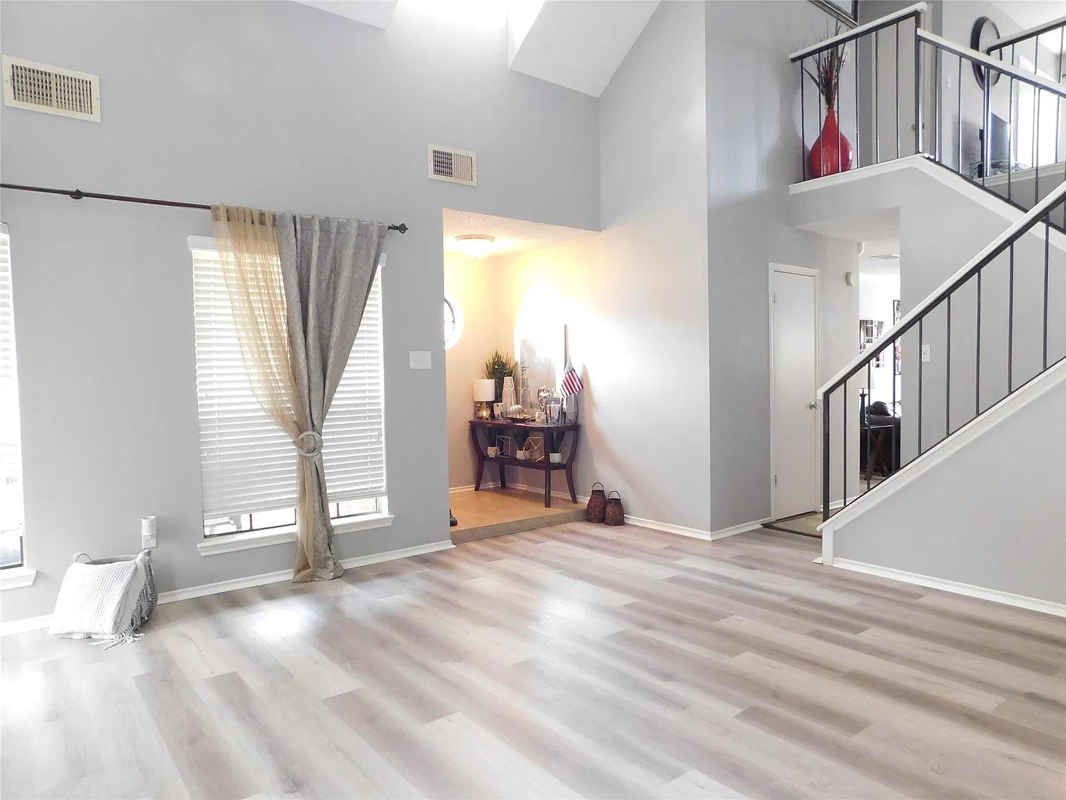 3 bed, 2.5 bath, 2173 sqft, $2,300 — Photo 3