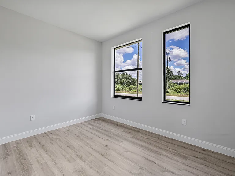 556 Sherwood Ave S — Photo 27