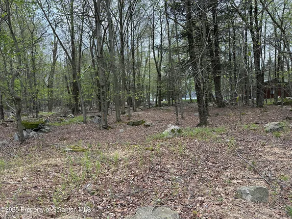 Pocono Dr E, Gouldsboro, PA 18424