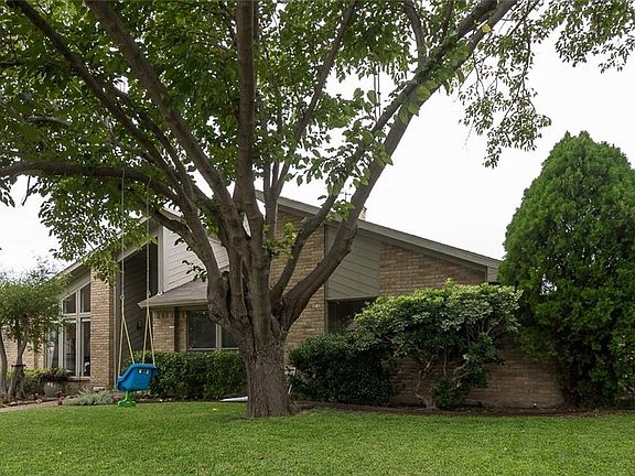 3rd image of 6427 Wrenwood Dr