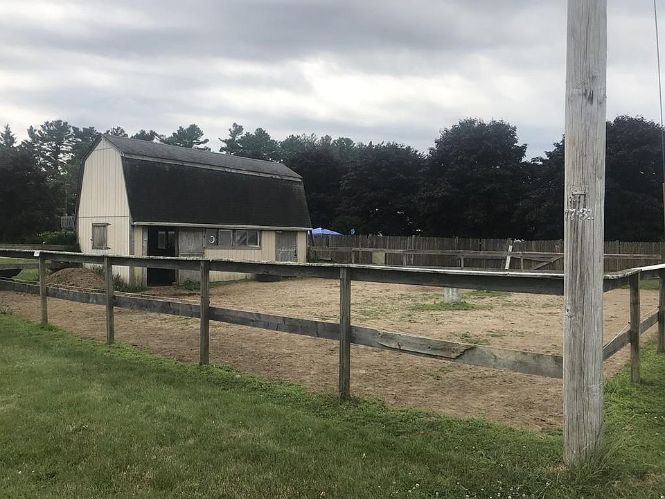 2nd image of 470 Pond St
