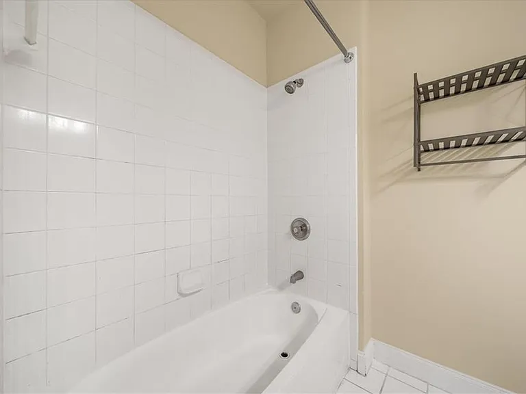 205 16th St NW #18 — Photo 8