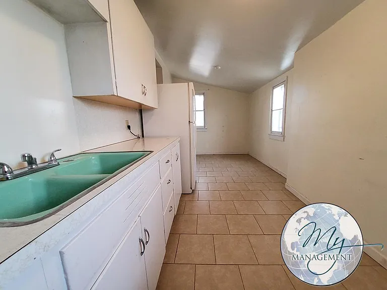 2 bed, 1.0 bath, 800 sqft, $950 — Photo 10