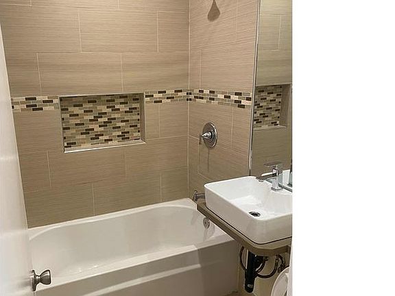 4th image of 1103 W 64th St #104