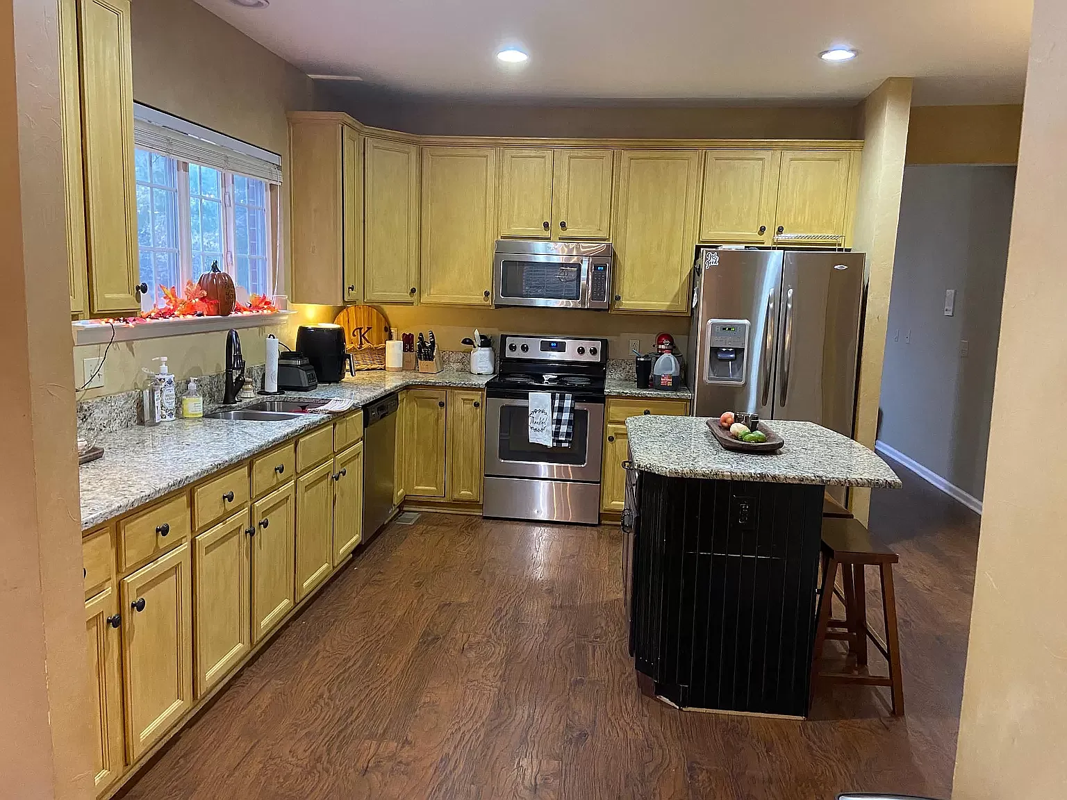 4 bed, 2900 sqft, $4,500 — Photo 4