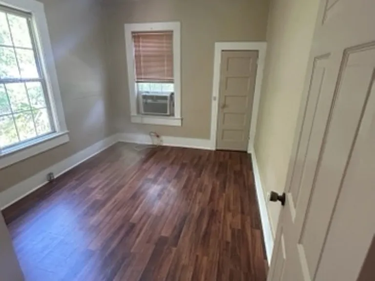 506 Bronson St — Photo 8