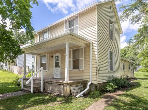 304 Hamilton St, Oskaloosa, KS 66066