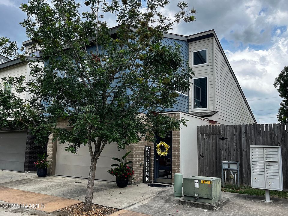 1st image of 216 Highland Oaks Ln