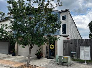 216 Highland Oaks Ln, Lafayette, LA 70508