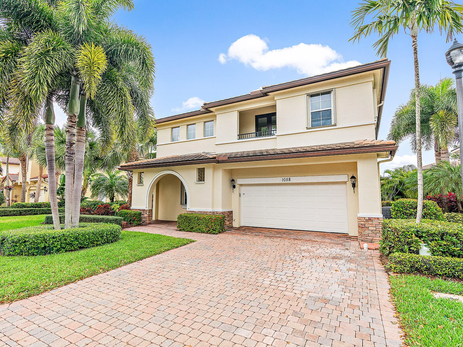 5 bed, 3.5 bath, 3007 sqft, $7,750 — Photo 4