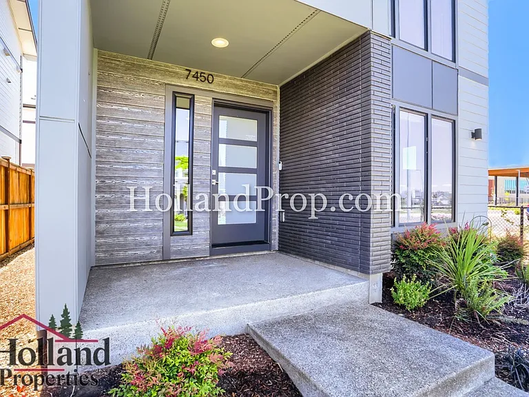 7450 SE Lago St — Photo 3