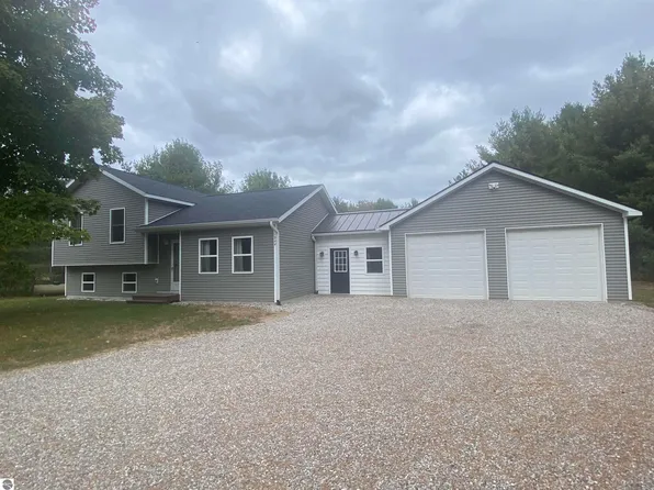 11944 Diamond Park Rd, Interlochen, MI 49643