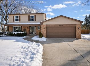 38615 Meeting House Ln, Livonia, MI 48154