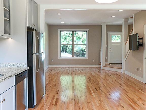 4th image of 406 Dobson St