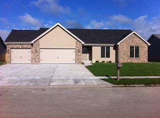 617 Orchard Ave, Chatham, IL 62629