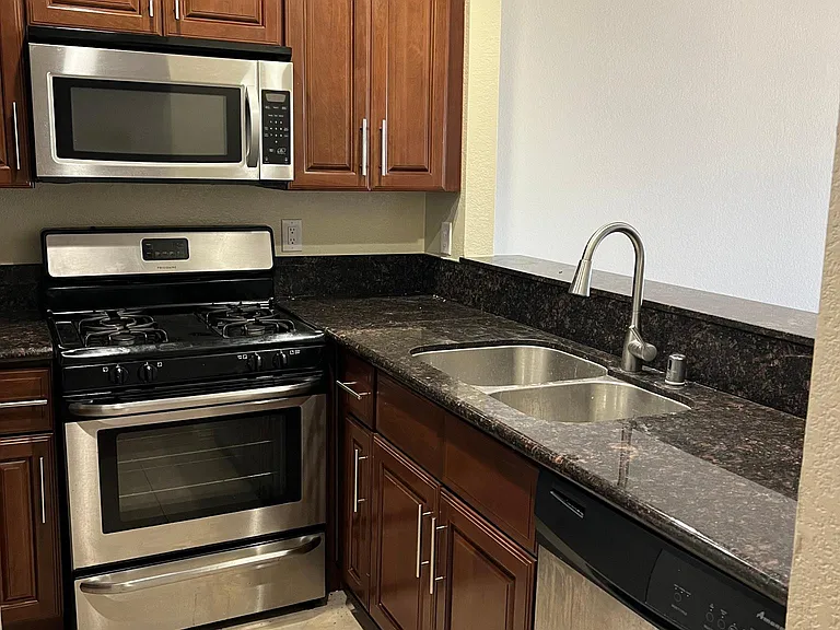 10916 Ashton Ave #402 — Photo 3