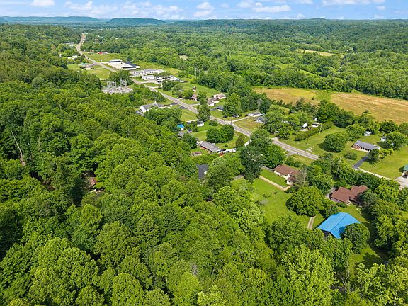 4th image of 95 Hilltop Est
