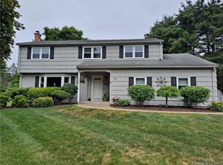 12 Munnisunk Dr, Simsbury, CT 06070
