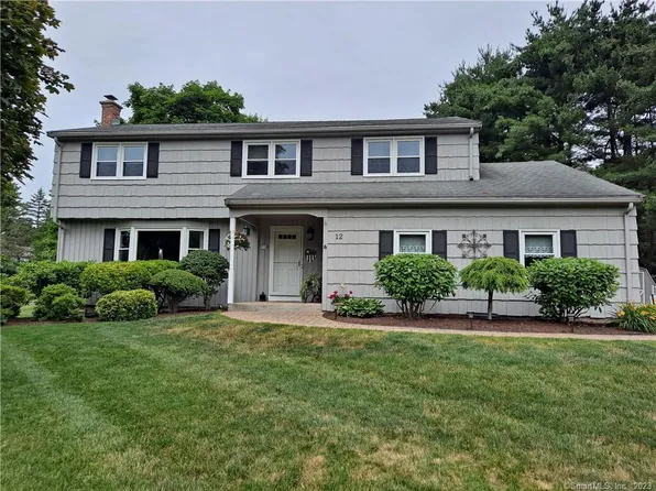 12 Munnisunk Drive, Simsbury, CT 06070