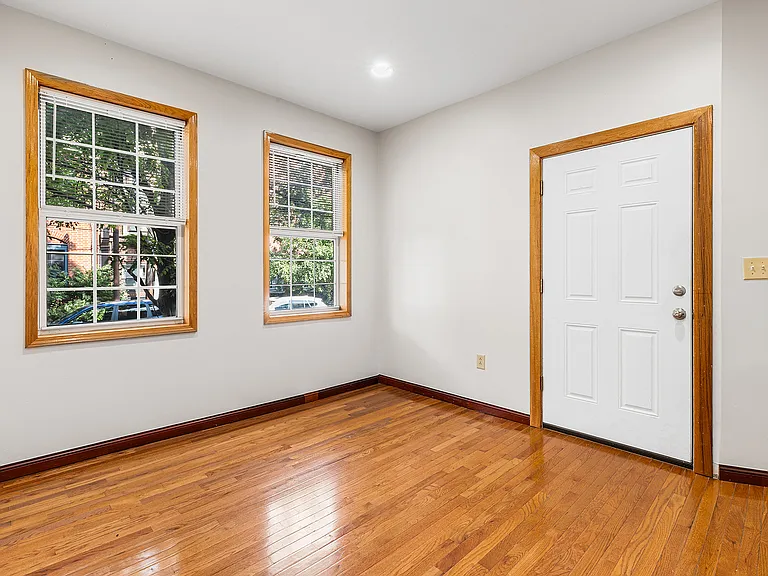 Entry Living Area