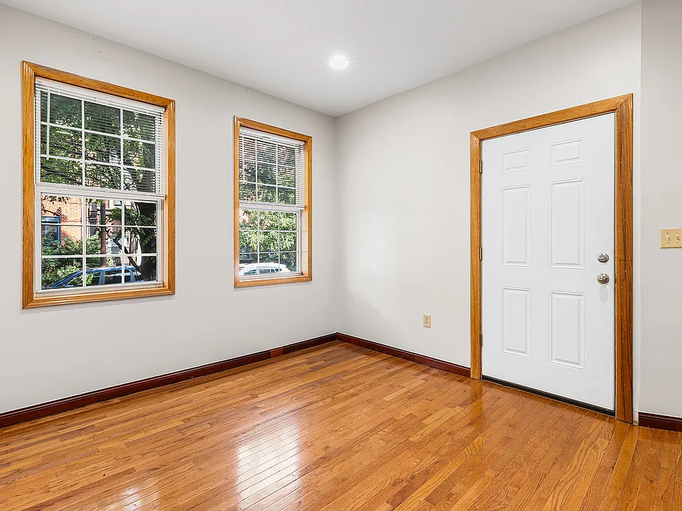 Entry Living Area