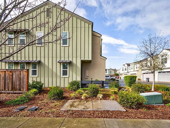 2nd image of 48 Yarrow Way