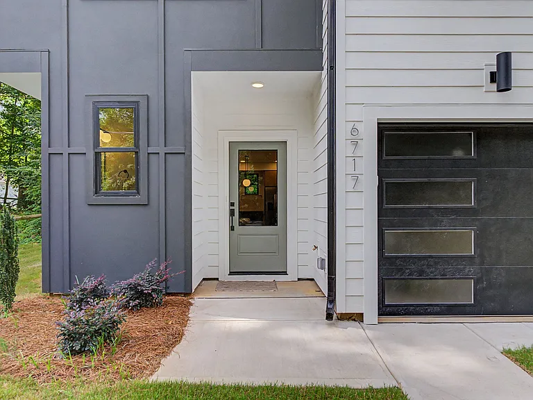 6717 Tracy Ave — Photo 2
