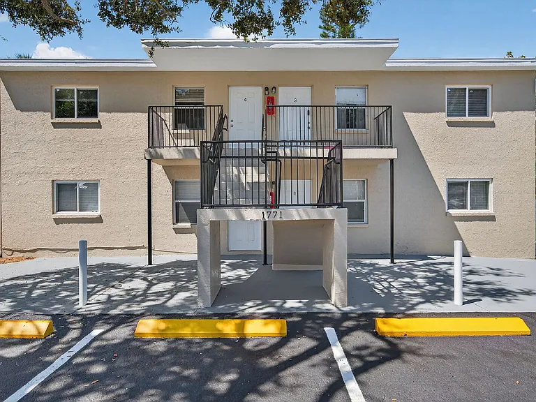 1771 Russell St S #3 — Photo 1
