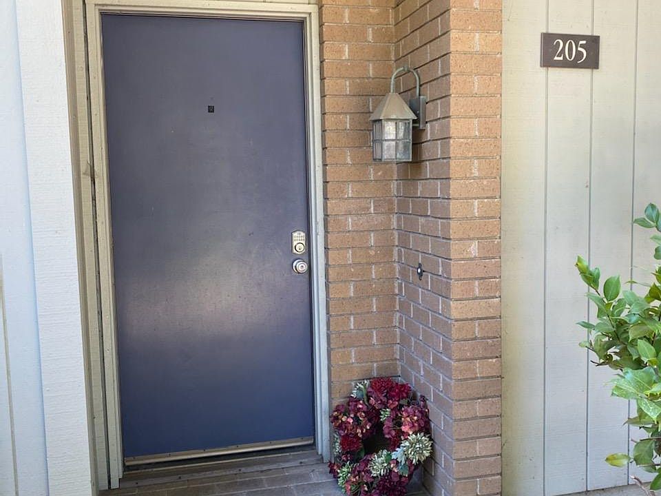 1st image of 205 Elmhurst Cir