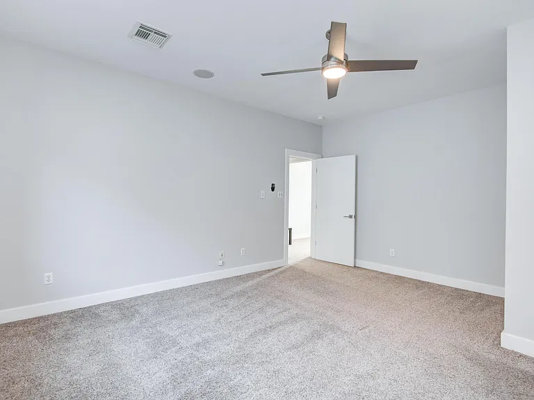 4202 Spencer St — Photo 19