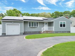 1443 E Forks Rd, Bay Shore, NY 11706