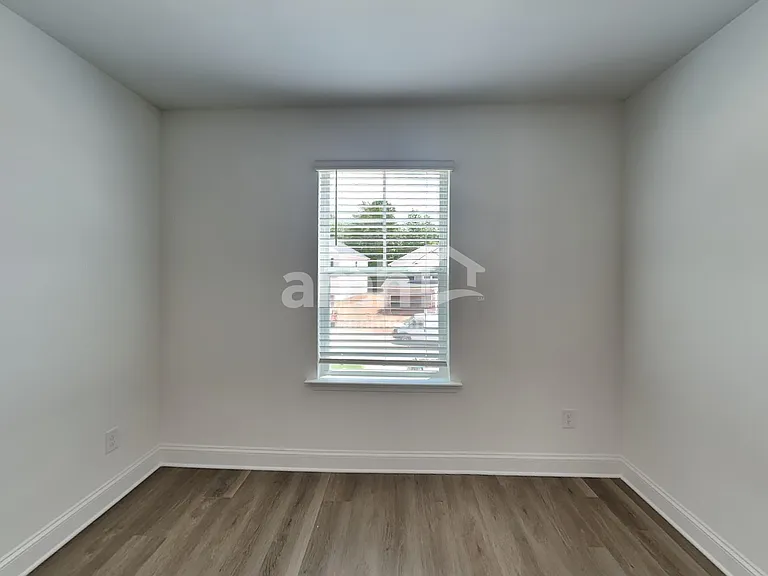 1112 Livengood Way — Photo 17