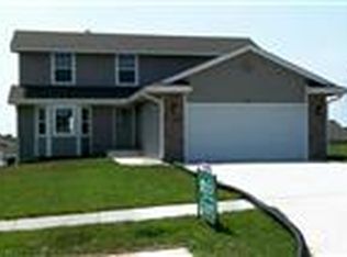 1422 Hickory Ln, Junction City, KS 66441