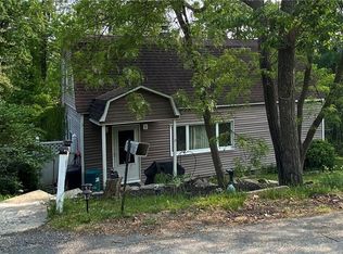 26 Sunrise Trl, Wurtsboro, NY 12790