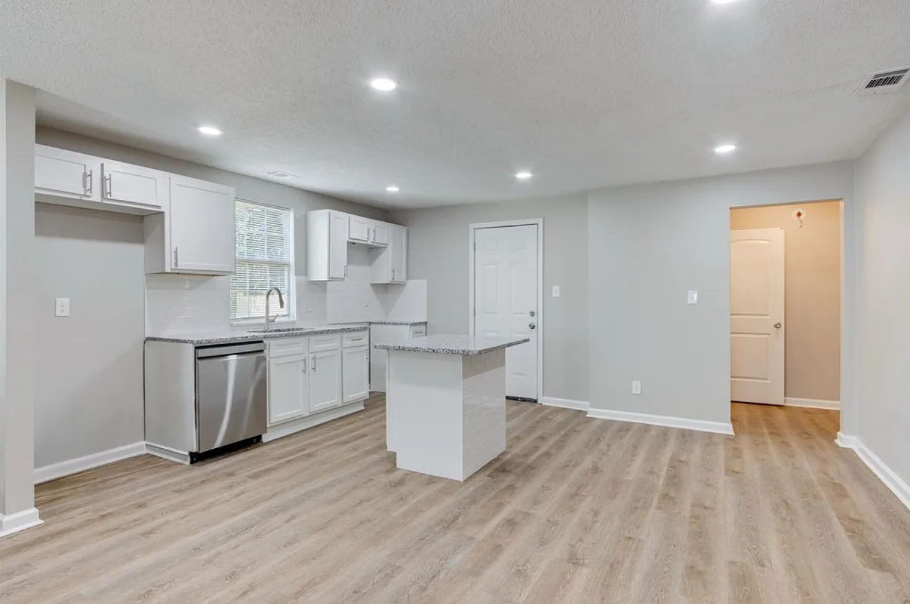 3 bed, $1,500 — Photo 4