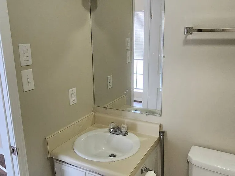 601 Cleveland St #7 — Photo 6