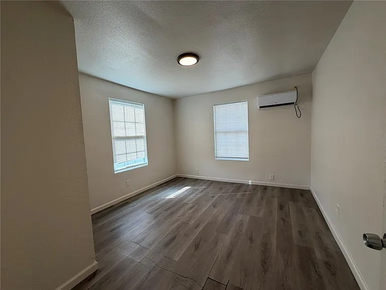 3126 Naples St — Photo 9