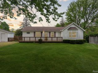 14446 North Rd, Fenton, MI 48430