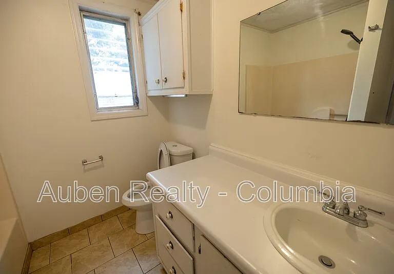 1112 Olympia Ave — Photo 9