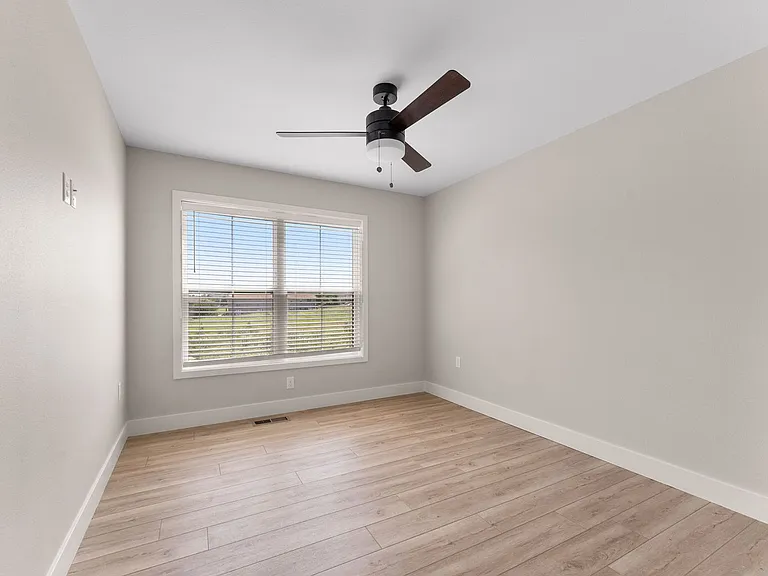 2191 W Parkview Ave — Photo 23